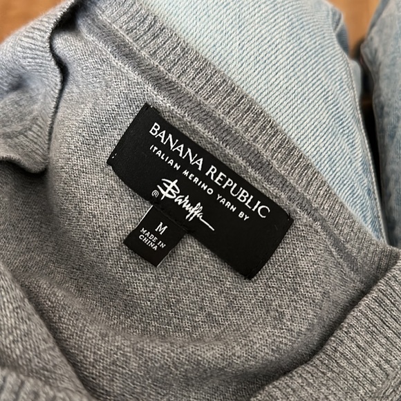 Banana Republic Men Sweater - Picture 3 of 3
